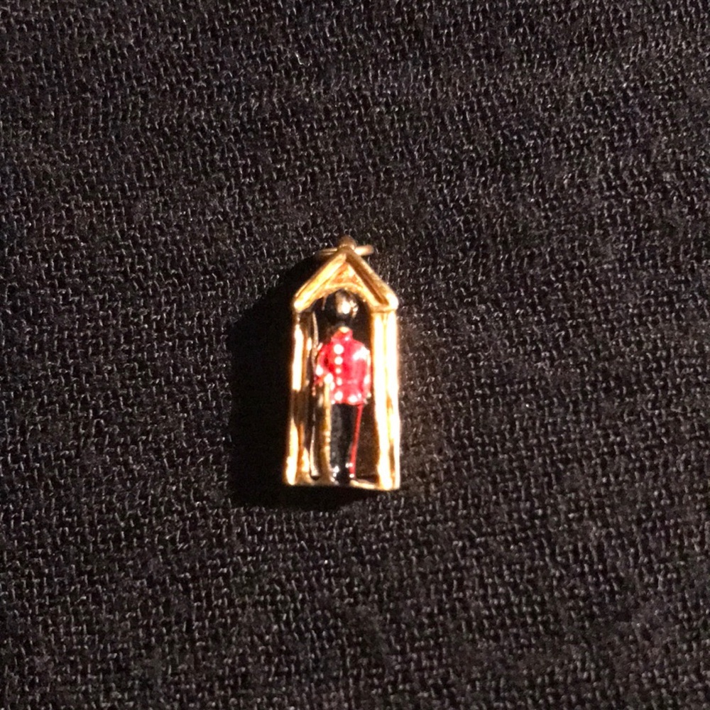 14K Yellow Gold Royal Buckingham Palace King’s Guard Pendant Charm